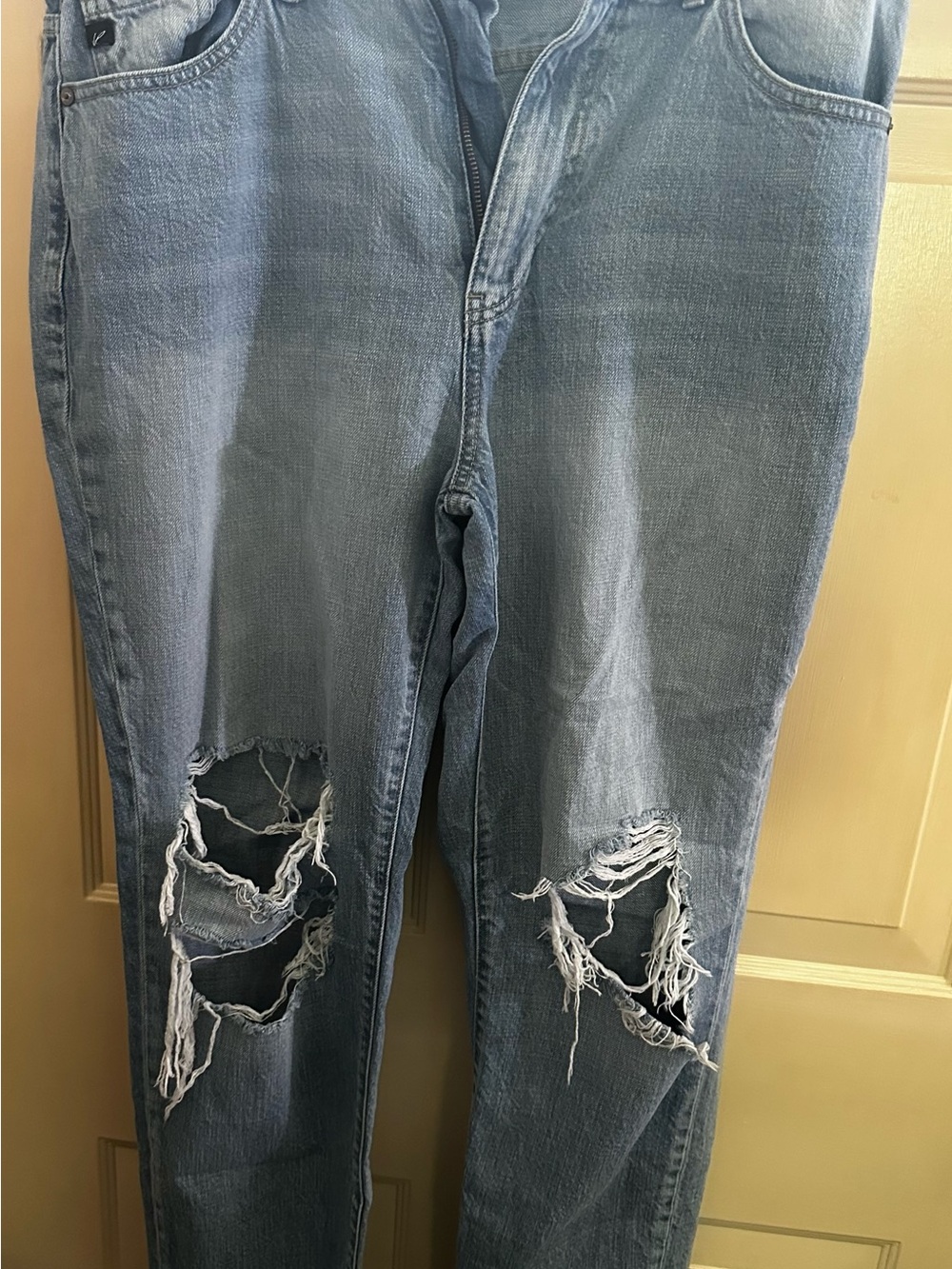 ✨ KanCan Distressed Skinny Jeans Size 11/29 Medium Wash Ripped Knees ✨